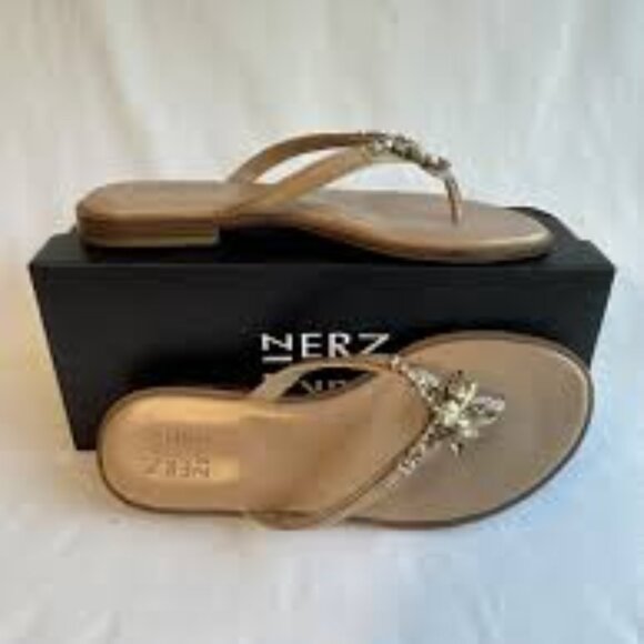 31- NIB NATURALIZER LILIANA SLIP-ON THONG JEWEL SANDALS - Picture 1 of 6